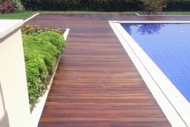 Tarima en Piscina